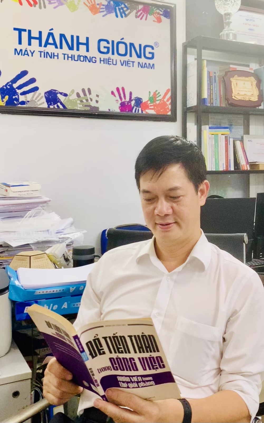 " ĐỂ TIẾN THÂN TRONG CÔNG VIỆC - NHÂN VIÊN TRONG THẾ GIỚI PHẲNG "