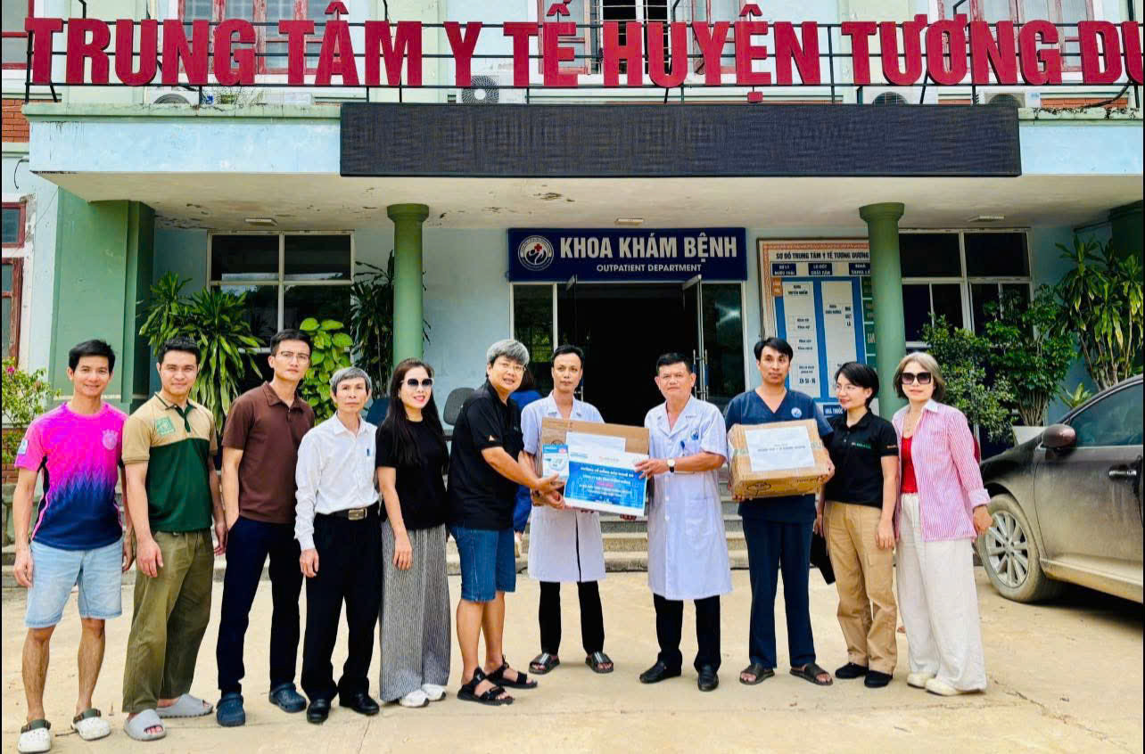 MÁY TÍNH THÁNH GIÓNG ĐỒNG HÀNH CÙNG CHƯƠNG TRÌNH “ĐƯA YÊU THƯƠNG VƯỢT LŨ VỀ XỨ NGHỆ"